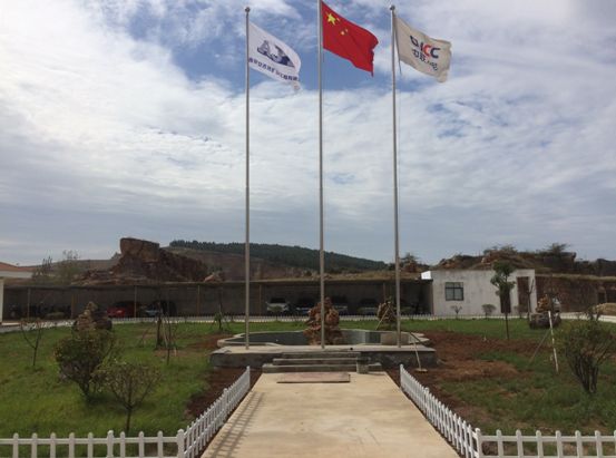 蚌埠分公司修建草坪护栏与喷灌系统.jpg