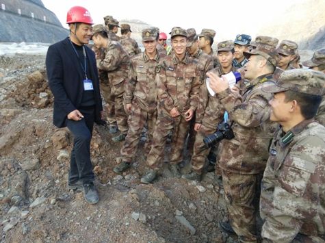 顾月兵教授带学员来我公司参观学习交流2.jpg